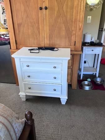THREE DRAWER BEDSIDE DRESSER FREE 1