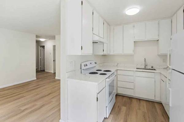 $1,680 / 1br - 700ft2 - BRIGHT LIVING in a nob hill Neighborhood (nob hill)64017516657282121