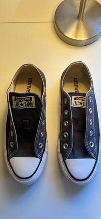 All Star Converse Shoes Woman’s Size 6 / Men’s Size 4 1