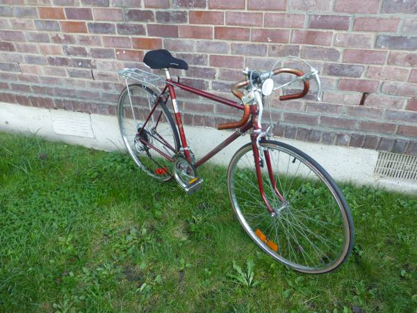 for sale classic racing road 18 speed raliegh bike has wheel rims fast 1