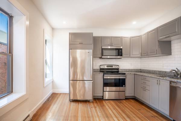 $2,699 / 3br - RENOVATED 3 bed, 1 bath apartment w/ in-unit washer/dryer!!! (Dorchester)63996692299906121