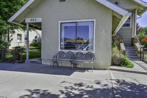 $2,500 / 2br - 1050ft2 - Fully furnished apt downtown Mt Shasta (Mt Shasta)63678201212163120