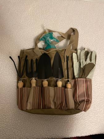 Gardener's Heavy Duty Tote with Tools, Gloves and Spray Bottle 1