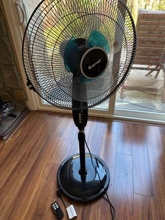Fan Costway 16”- adjustable oscillating fan with remote 1
