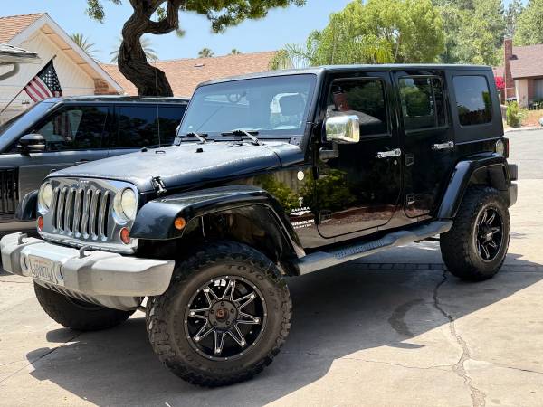 ****** 2010 Jeep Wrangler Sahara Unlimited CARGADO, TÍTULO LIMPIO - $11,500 (Laguna Hills)634707730105631222