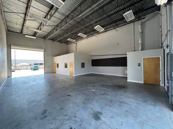$2,775 / 1850ft2 - Premium Warehouse Space ~Excellent Location, New Building~ (Largo)63991084354051120