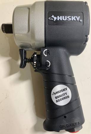 Husky 1/2” Compact Impact Wrench 28002 1