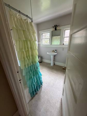 Salon space for rent. Lash, makeup or Acupuncturist (Pasadena)64281287052801124