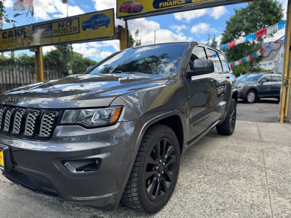 2017 Jeep Grand Cherokee Laredo 4WD - $14,995 (Staten Island)63654723057537120
