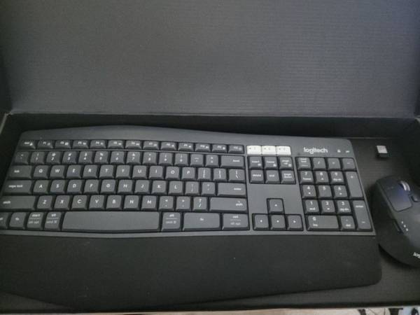 Logitech wireless mouse and keyboard 1