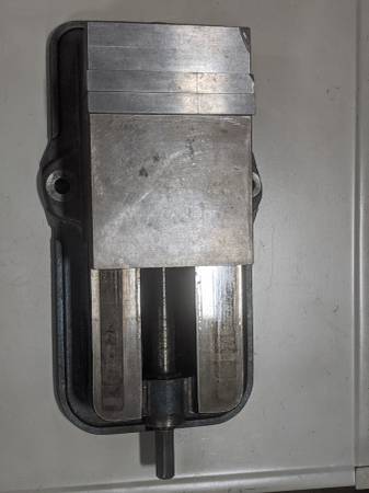 Kurt D60 anglelock vise 1