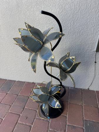 Vintage Hollywood Regency Style Lotus Flower Table Lamp 1