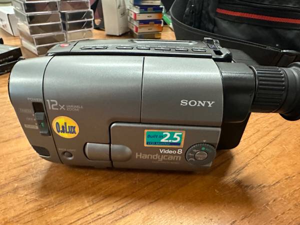 SONY ビデオカメラ　CCD-TRV11 8㎜　おまけ付き Sony Handycam 8 CCD-TRV11 12X Video Camera Recorder | 10-19x