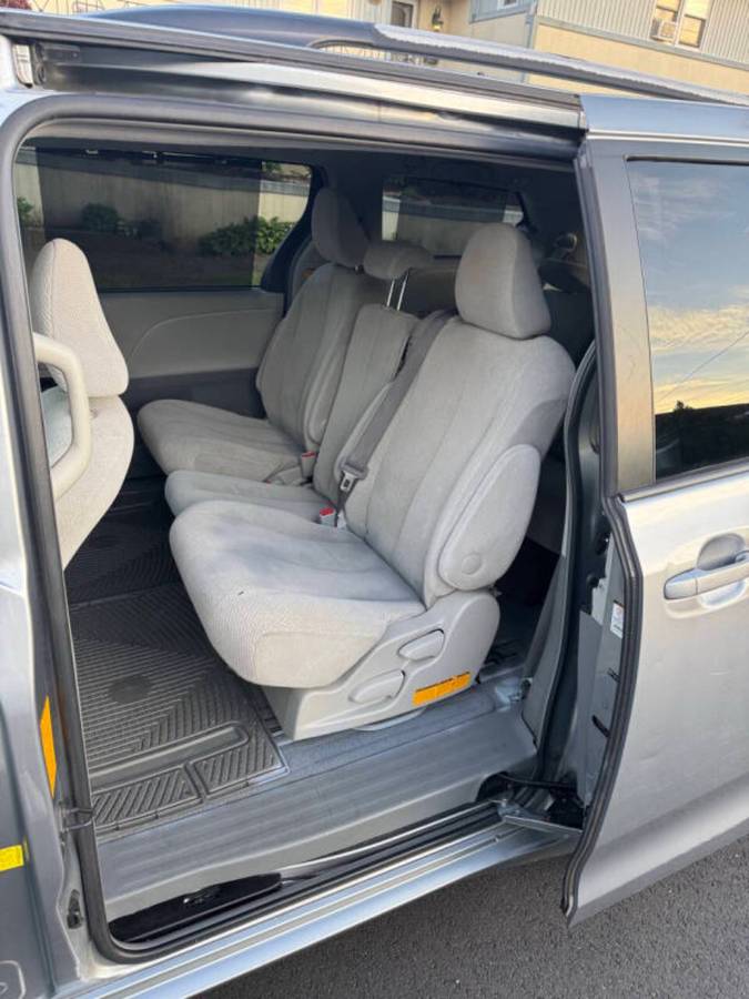 2011 Toyota Sienna LE 7-Passenger Auto Access Seat LE 7-Passenger Auto Access Se