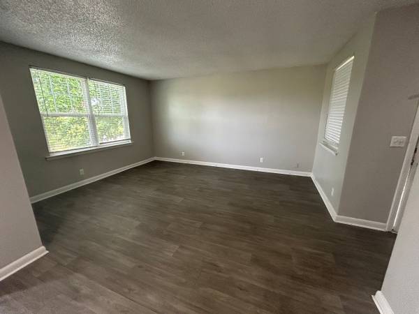 $1,199 / 1br - 756ft2 - 1 MONTH RENT FREE! LAKE VIEWS AVAILABLE! (Hendersonville)63680263884291120