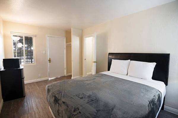 $919 / 1br - Clean and Bright 1BR Apartment Near Grocery Stores (oakland downtown)63888991035395120
