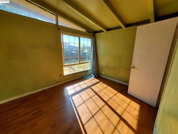 $664,700 / 3br - 1264ft2 - Cosmetic Fixer w/ 3beds++huge yards with mature trees, carport, shed (hayward / castro valley)64023719799042122