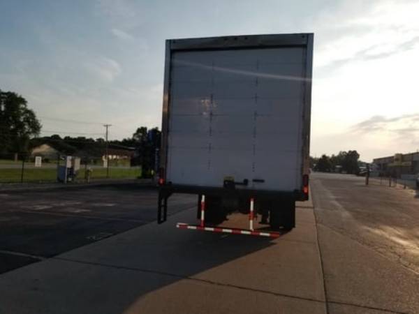 2020 Freightliner M2 106 28' - Photo 5