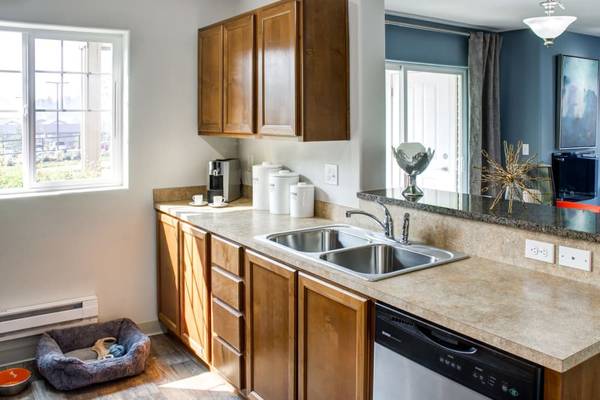 $2,227 / 2br - 1089ft2 - Carport Parking Available, Clubhouse, Ceiling Fans (11785 NW Timberview Ln, Portland, OR)63914971452418124