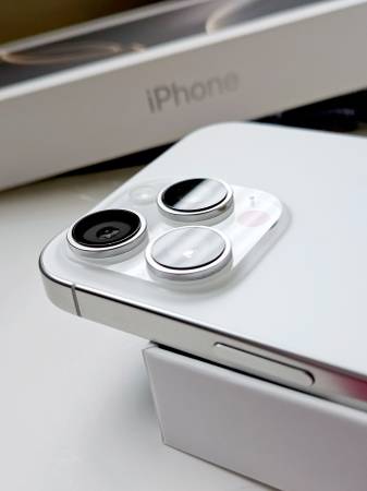 Apple iPhone 16 Pro Max Unlocked White 256GB like new 1