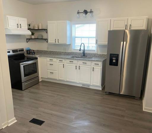 $1500.00 / 2br - 808ft2 - Fully Renovated Single Family Home!64027440312065123