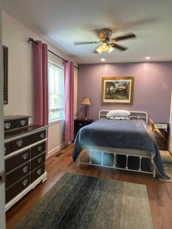 $240 / 3 habitaciones - 900 pies cuadrados - Hermosa habitación amueblada privada (Asheville)63179790387969121