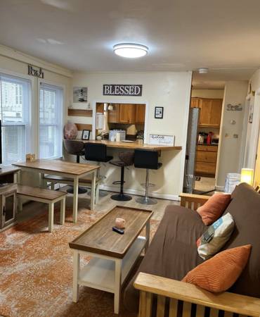 $499 / 4br - Cozy 4-BR Heat, Cable, WiFi Included! Across from Beach! (Hampton) (Hampton)63931658693378122
