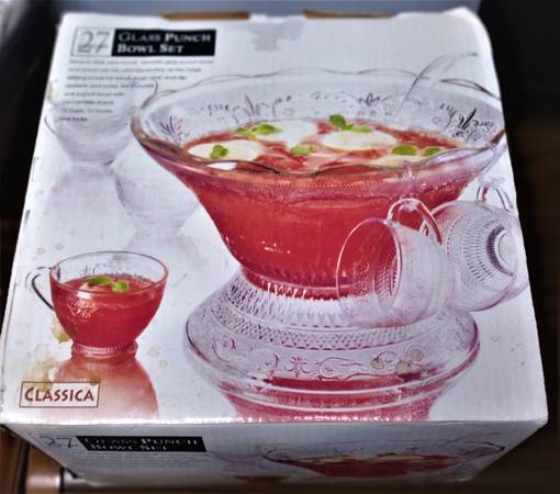 HOLIDAY PUNCH BOWL SET, GLASS WITH ACCESSORIES-NEW IN BOX 1