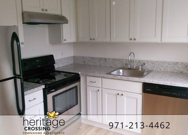 $1,725 / 2br - ¡TASA DE APLICACIÓN CANCELADA! - ¡INTERIORES ENORMES! Vecindario emergente (4483 SE Roethe Road)64039061038979120