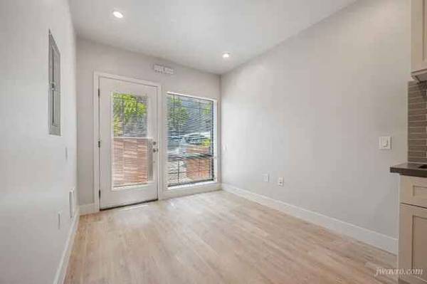 $1,910 / 440ft2 - LUXURY PACIFIC Heights Apartment with Concierge and Rooftop Lounge (pacific heights)63657880280067122