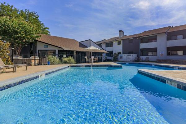 $1,200 / 2br - 2 Bed, Hardwood flooring, Spacious floorplans (1908 Randy Snow Road, Arlington, TX)63936223536514121