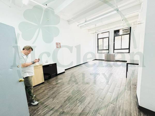 $2,058 / 650ft2 - Bright, Versatile commercial Space. Natural Light. Reception. Nice❣️ (Midtown West)63816602384513123