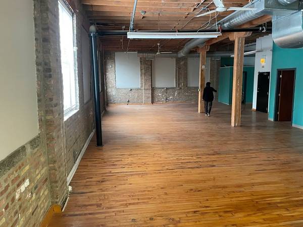 $2,800 / 2495ft2 - Quiet loft space on 2nd floor near hot Fulton Market (West Town)63898602753923122