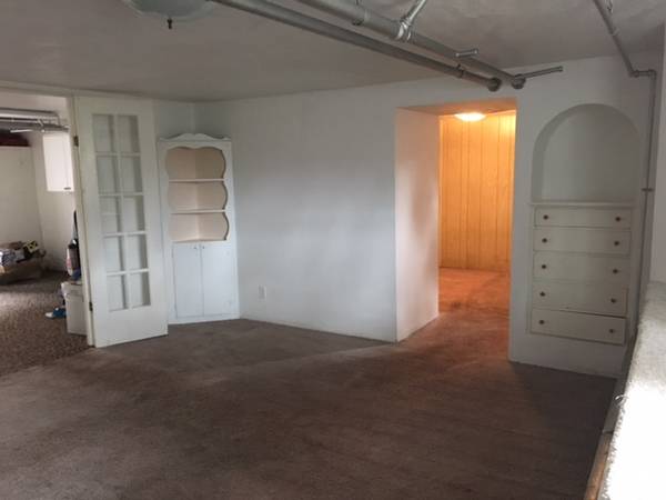 $1,100 / 834ft2 - Large Studio Apartment - Prime Location (410 S. 5th St. W)63656993698691120