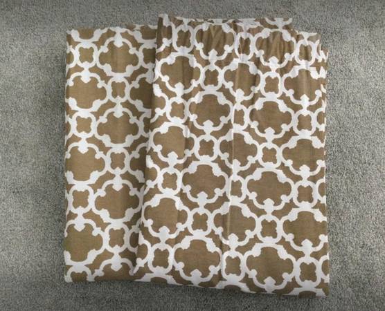 Set of 2 Like New Threshold Curtains 1