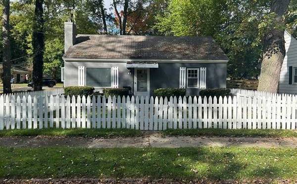 This 2 bedroom 1 bath ranch features new vinyl plank flooring, freshly
$754
                        Rochester, NY This 2 bedroom 1 bath ranch features new vinyl plank flooring, freshly
$754
                        Rochester, NY