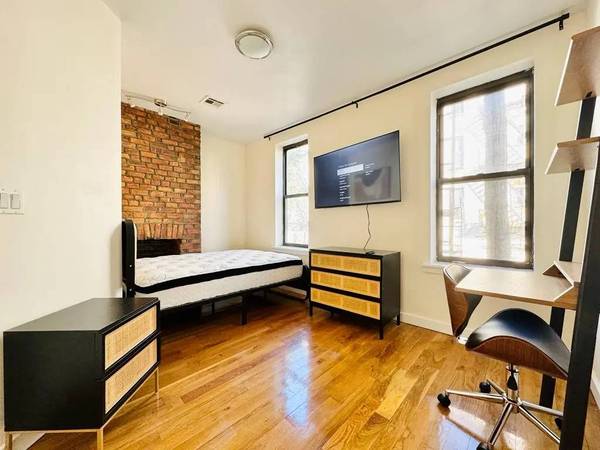 $665 / 1br - Prime Bedford Ave L Furnished Sublet room Back yard, Laundry, duplex (Williamsburg)63995970012931121