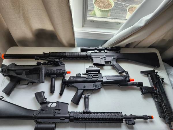 Airsoft bundle 5 AEG 1 GasBBs extras 1