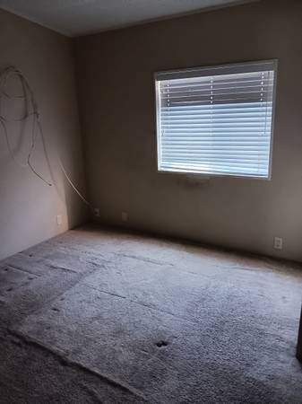 Looking for a non smoker to share expenses 1