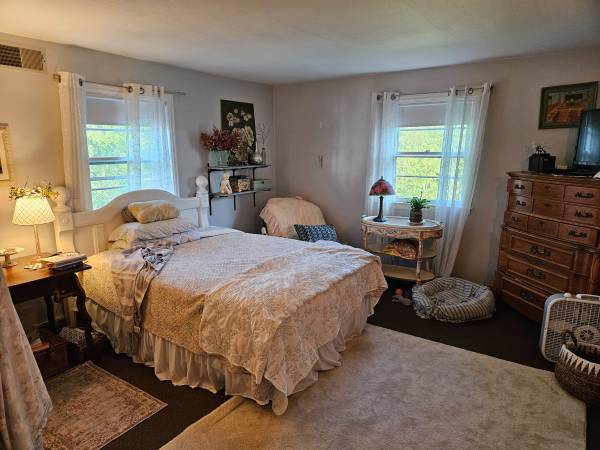 $1,250 / 2br - TWO BEDROOM 1 BATH AVAILABLE NOVEMBER 1 (Endicott)64035575778563124