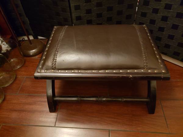 Leather ottoman 1
