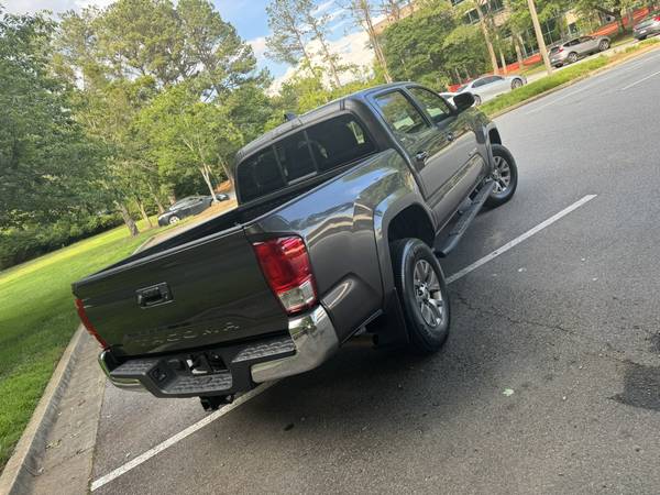 2022 Toyota Tacoma SR5 ** Bajo kilometraje, título limpio!! - $24,800 (Johns Creek, GA)63621270960129123