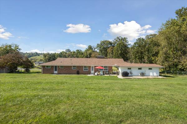 $364,000 / 3br - Updated  3Br 2 Ba Ranch in desirable Colonial Heights Kingsport TN (Kingsport)63905979402883122