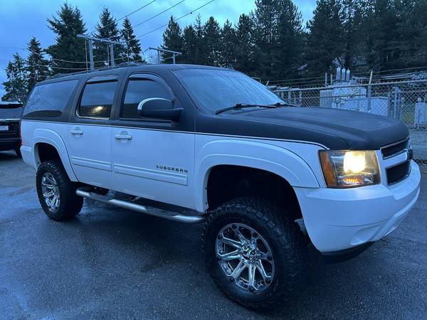 2012 Chevrolet Suburban LT 4WD --Elevado, operación local, completamente equipado, limpio-- - $11,995 (kirkland)63613938616579122
