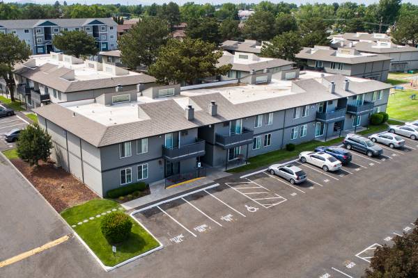 $1,309 / 2br - 949ft2 - Is this too good to be true? The perfect location in Kennewick! (Kennewick,WA)63697245671811120