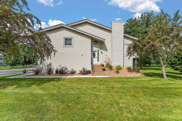 $312,000 / 3br - 1602ft2 - 3 Bedrooms | 2 Bathrooms | 1602 SqFt | $312,000 Woodbury MN TwinHome (Woodbury)63868816327683121