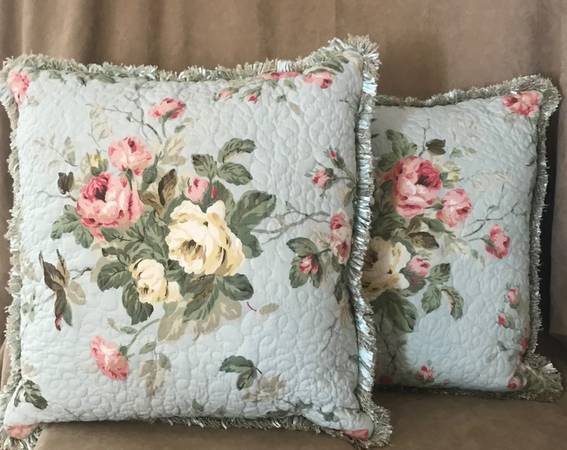 4 BEAUTIFUL DESIGNER FLOWER PILLOWS 1