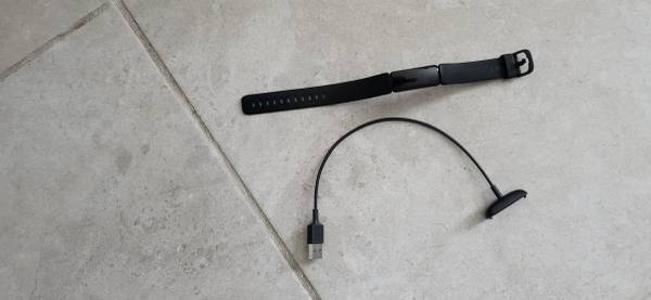 Smart watch w/charger 1