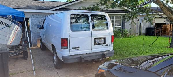 2013 Ford E250 superduty - Photo 2