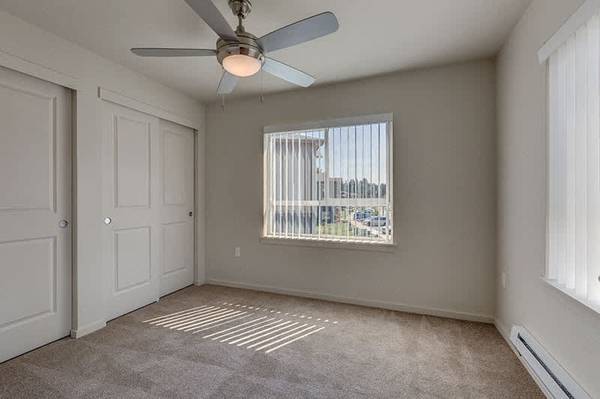 $1,550 / 2br - Lavadora, Lavavajillas, Mantenimiento en el lugar (14108 Meridian Ave E, Puyallup, WA)63891325183105120